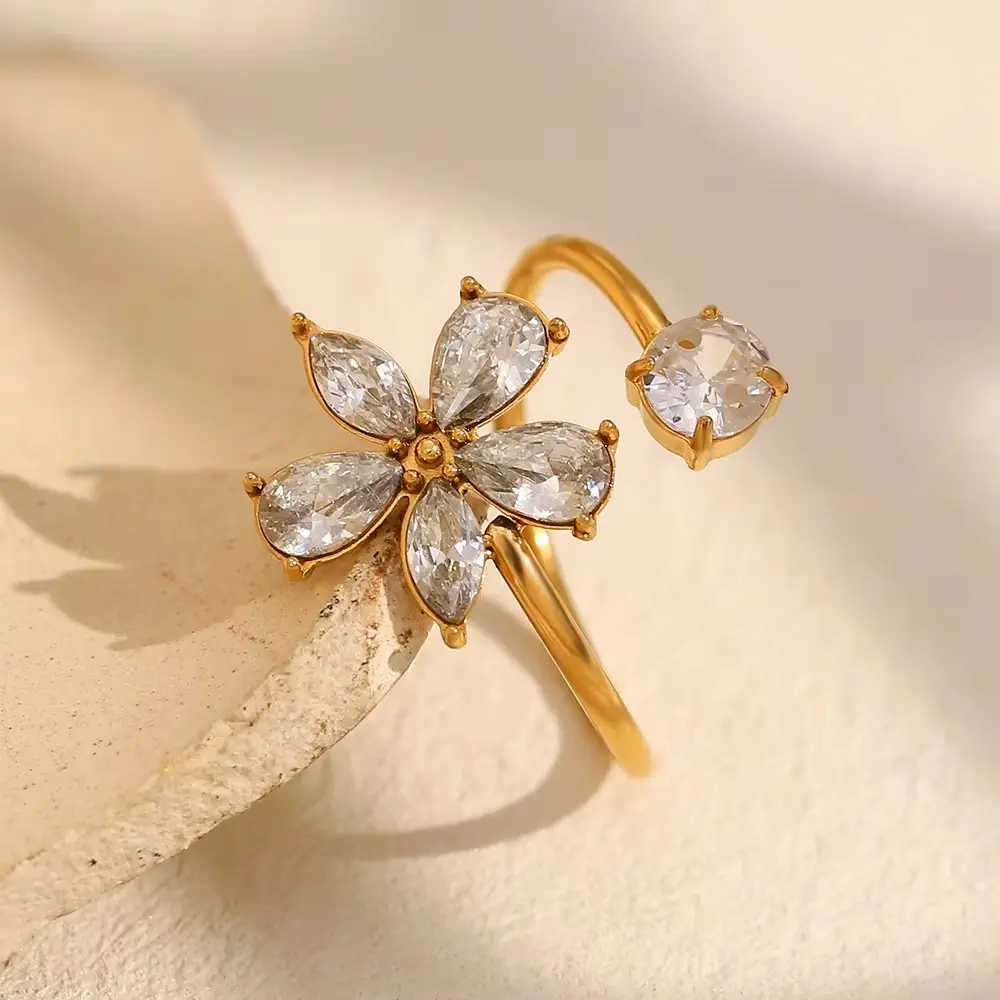 [R0001] Flower Zircon Ring - Adjustable