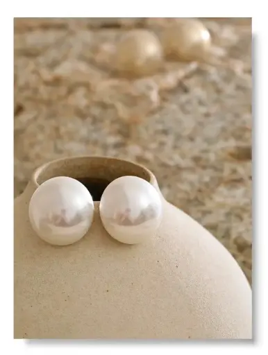 [E00039] Minimalistic Pearl Stud Earrings Exquisite Hypoallergenic Earrings